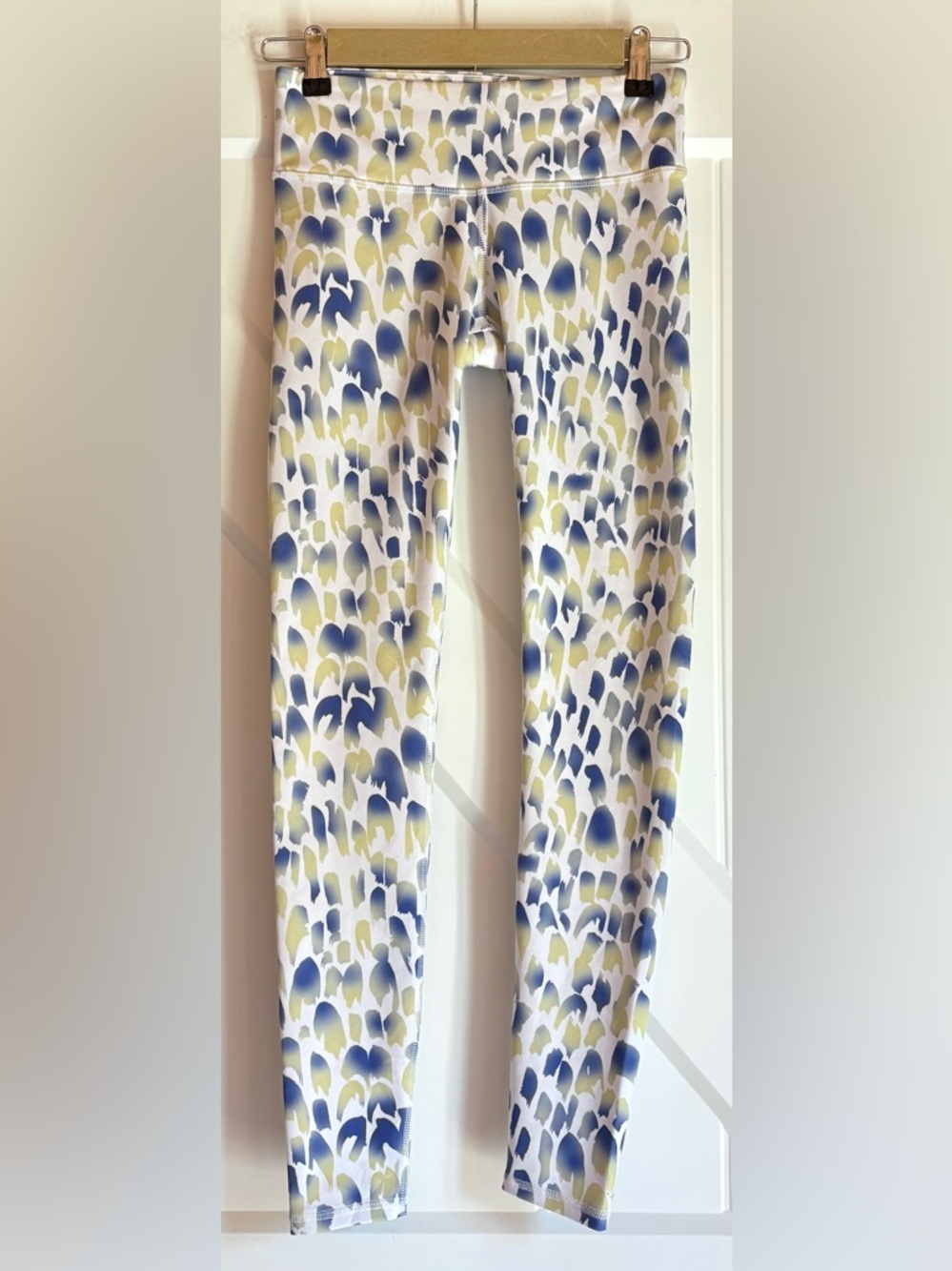 Alo Yoga Airbrush Yellow Blue Cheetah Leggings XS High Waist Full Length